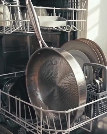 Titanpfanne in der Spülmaschine